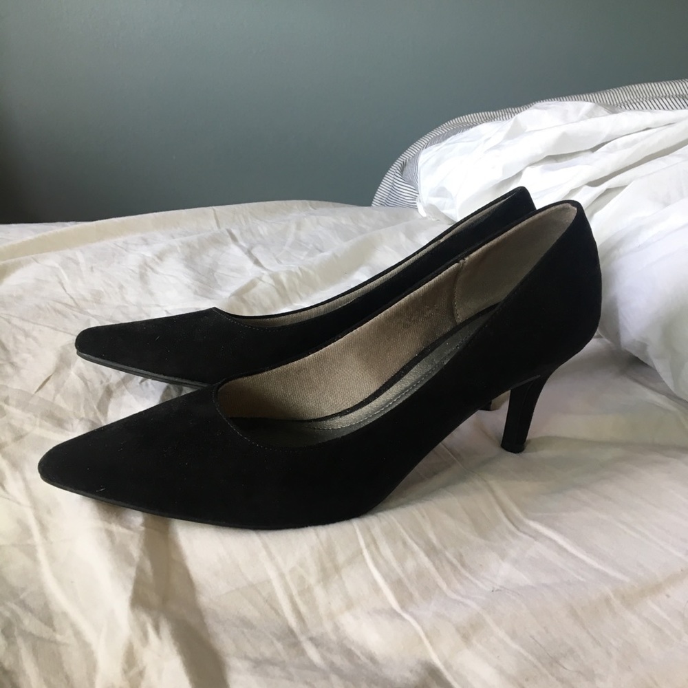 Beautiful black suede heels!